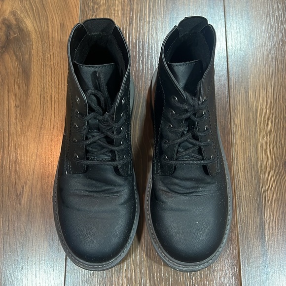 Boys black boots - Picture 2 of 4